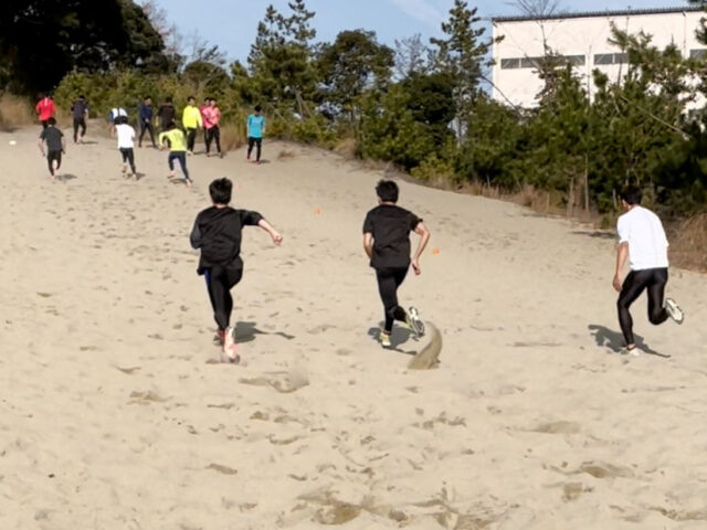 砂浜トレーニングを行いました 埼玉栄中学 高等学校